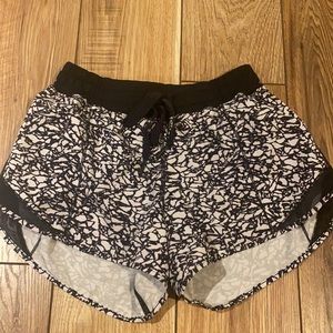 Lululemon Hotty Hot Shorts 4”